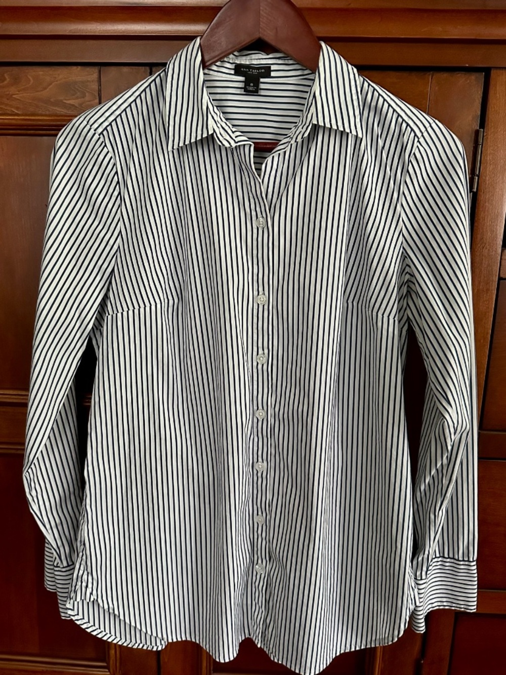 Ann Taylor Navy White Striped Cotton Collar Women's Button Down Size 8 NWOT